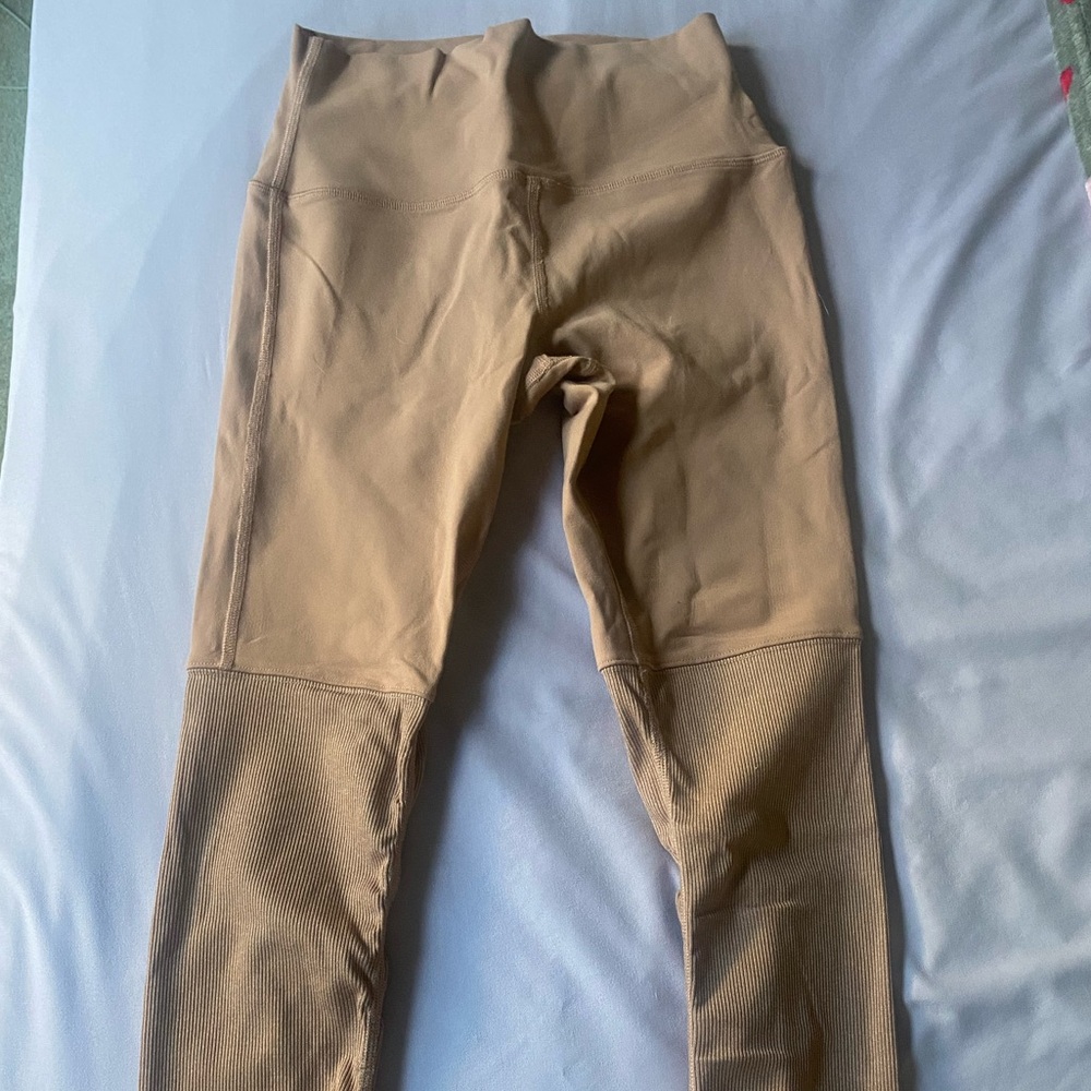 Alo leggings, color: peach, size: small